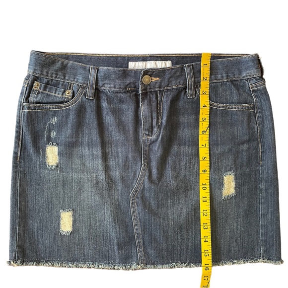 *NWOT* Old Navy Vintage Distressed Jean Skirt | Mid/High Waisted Raw/Frayed Hem - Picture 6 of 10